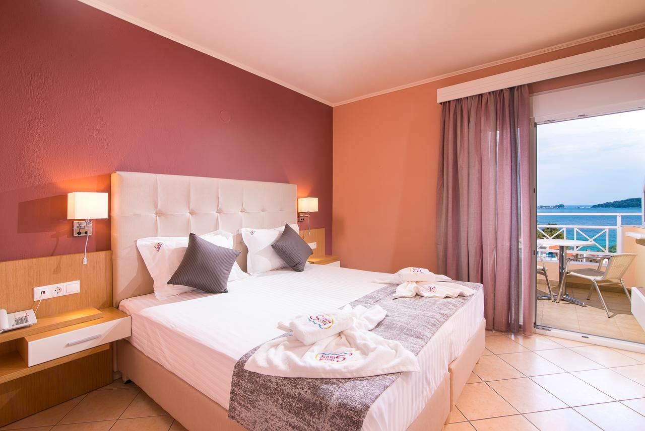 Sunny Hotel Thassos Chrisi Ammoudia Esterno foto